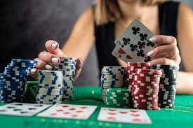 677 bet ড্রাগন ট্রেজার স্লট গেমের মূল স্ক্রিন ও ড্রাগন প্রতীক